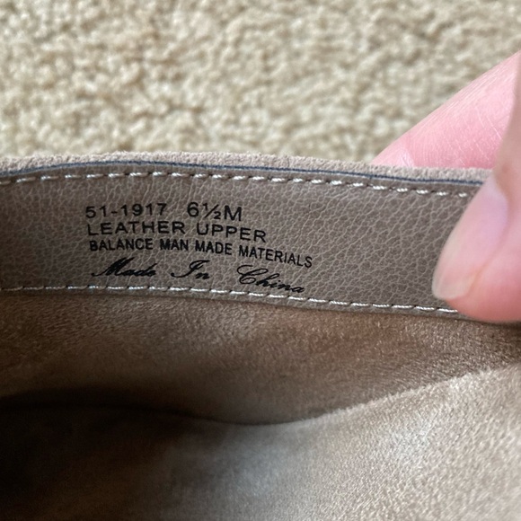 Bella-Vita Motto Clog, slip resistant. Tan almond suede color Size 6.5 M - Picture 6 of 7